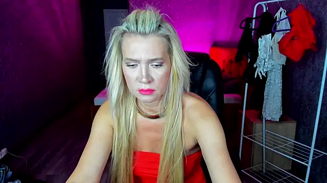 Snapshot of Luna__Lewis chatting on December 3, 2024, 8:16 am Luna Lewis online show from December 3, 2024, 8:16 am