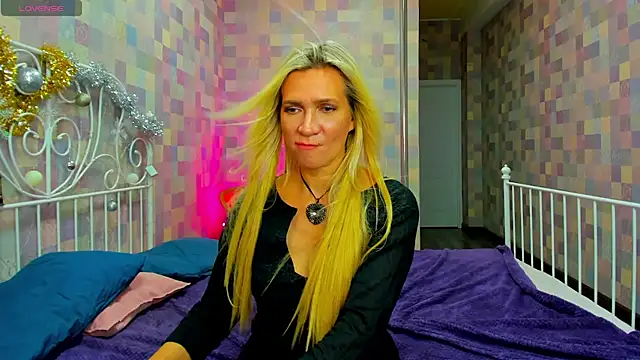 Snapshot of Luna__Lewis chatting on January 7, 2025, 2:08 pm Luna Lewis online show from January 7, 2025, 2:08 pm