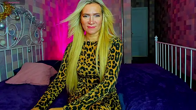 Snapshot of Luna__Lewis chatting on January 8, 2025, 11:10 am Luna Lewis online show from January 8, 2025, 11:10 am