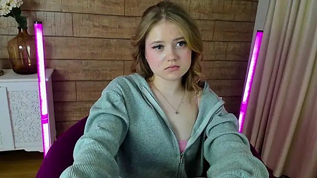 SelinSwarovski online show from March 15, 2025, 2:03 am