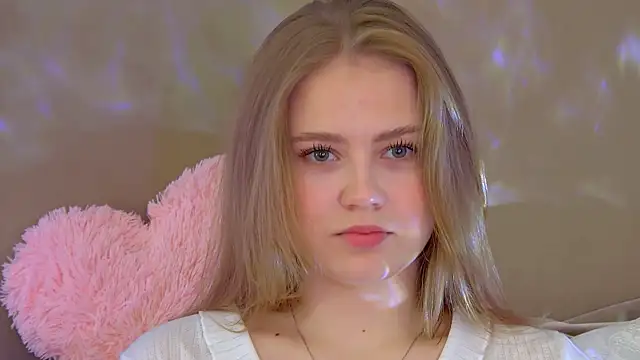 SelinSwarovski online show from September 30, 2025, 5:51 pm