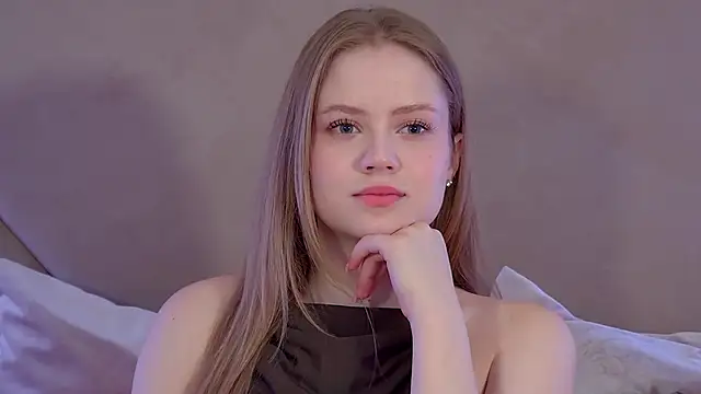 SelinSwarovski online show from December 1, 2025, 4:23 pm