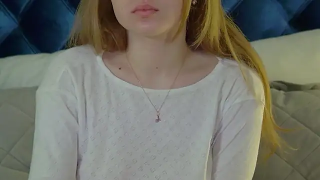 SelinSwarovski online show from April 15, 2026, 7:58 pm