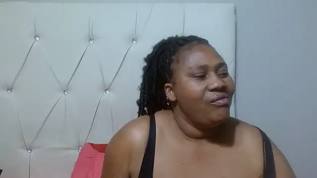 AuntyBigMadam87 online show from September 13, 2025, 7:02 pm