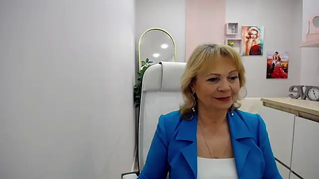 Milla Cutie18 online show from April 28, 2026, 7:35 am