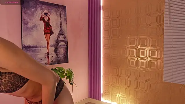 Bella19  online show from December 16, 2025, 9:53 pm