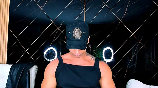 Owen Muzcle online show from October 10, 2025, 6:12 am