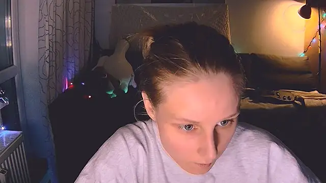 KatiKate online show from December 17, 2024, 4:53 pm