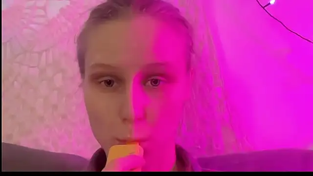 KatiKate online show from February 12, 2025, 7:24 pm