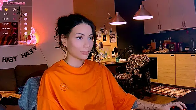 KatiKate online show from November 14, 2025, 4:06 pm