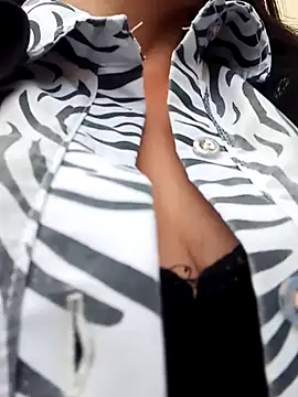 celeste-30  online show from February 5, 2025, 6:37 pm