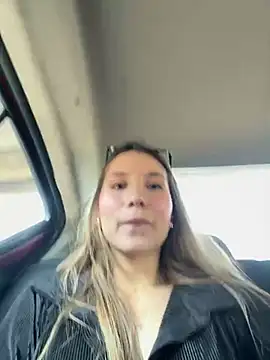 Snapshot of SophieRaily_ chatting on February 21, 2025, 5:20 pm SophieRaily online show from February 21, 2025, 5:20 pm