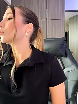 Snapshot of SophieRaily_ chatting on September 8, 2025, 7:57 pm SophieRaily online show from September 8, 2025, 7:57 pm