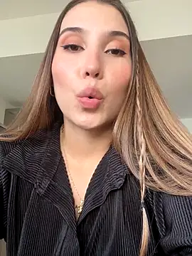 Snapshot of SophieRaily_ chatting on September 10, 2025, 7:14 pm SophieRaily online show from September 10, 2025, 7:14 pm