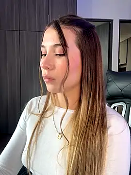 Snapshot of SophieRaily_ chatting on September 16, 2025, 7:04 pm SophieRaily online show from September 16, 2025, 7:04 pm