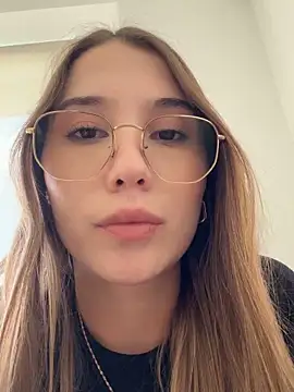 Snapshot of SophieRaily_ chatting on September 17, 2025, 7:04 pm SophieRaily online show from September 17, 2025, 7:04 pm