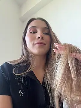 SophieRaily  online show from October 28, 2025, 8:44 pm