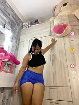Snapshot of Violetrousse chatting on May 15, 2026, 5:09 pm Violetrousse online show from May 15, 2026, 5:09 pm