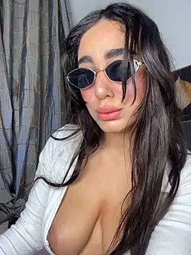 Snapshot of Meryem_Queen chatting on March 13, 2026, 12:17 am Meryem Queen online show from March 13, 2026, 12:17 am