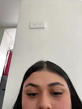 alissonfernandez  online show from February 1, 2025, 5:16 pm