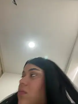 alissonfernandez  online show from February 12, 2025, 3:38 pm