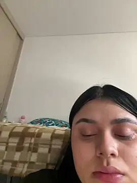 alissonfernandez  online show from February 13, 2025, 9:27 pm