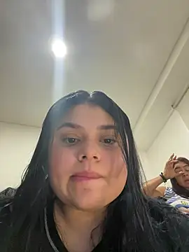 alissonfernandez  online show from February 21, 2025, 11:44 am