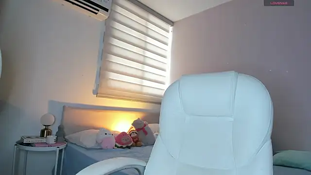 Ninamirley online show from February 19, 2026, 7:54 pm