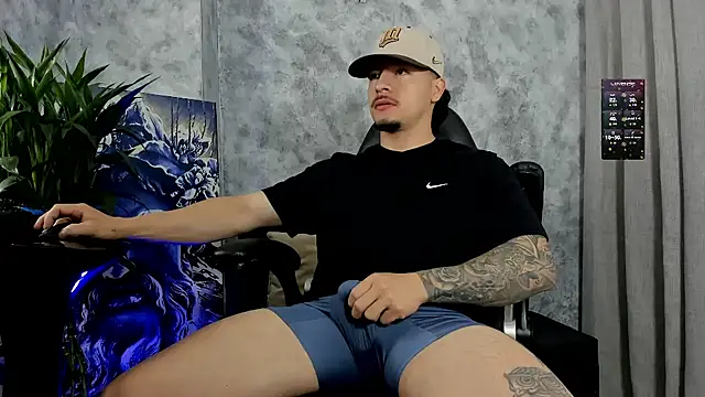 boyc022  online show from November 16, 2025, 1:28 pm