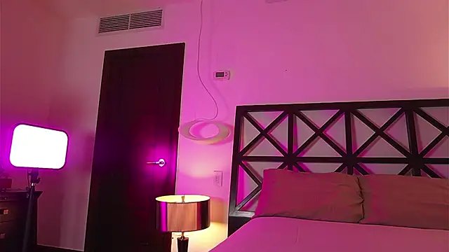 Snapshot of LunaMystyque chatting on September 13, 2025, 8:19 pm LunaMystyque online show from September 13, 2025, 8:19 pm