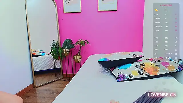 hornybarelylegalgirl online show from January 30, 2025, 12:37 pm