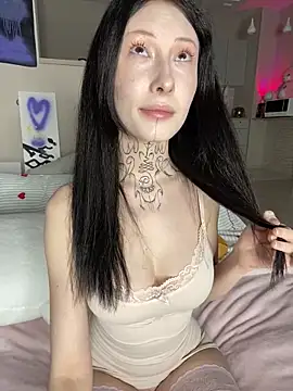 Snapshot of your_Roxy chatting on December 16, 2024, 1:32 pm your Roxy online show from December 16, 2024, 1:32 pm