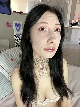 Snapshot of your_Roxy chatting on December 19, 2024, 8:34 am your Roxy online show from December 19, 2024, 8:34 am