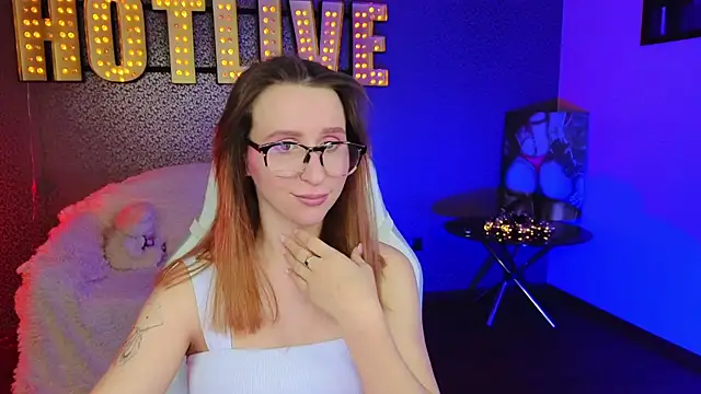 AliceBYKiss online show from December 13, 2024, 4:05 pm