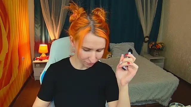 AliceBYKiss online show from January 28, 2025, 3:46 pm