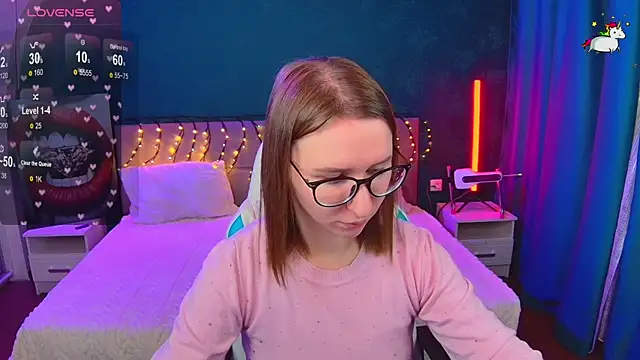 AliceBYKiss online show from December 1, 2025, 7:13 am