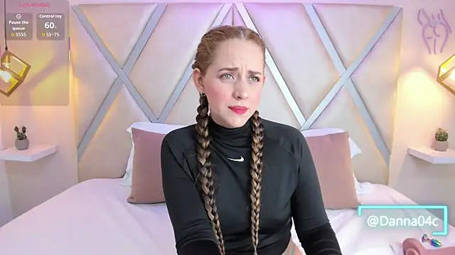 DannaCouper online show from October 3, 2025, 11:29 am