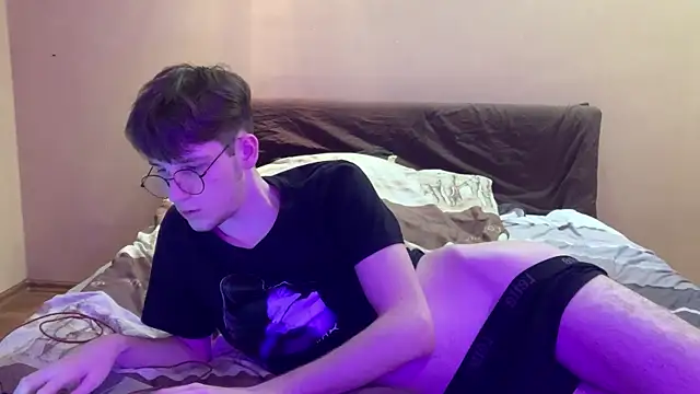 Snapshot of cutie_guys chatting on January 18, 2025, 3:49 pm cutie guys online show from January 18, 2025, 3:49 pm