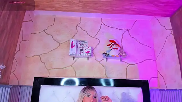 MadissonRey online show from December 19, 2024, 4:13 pm