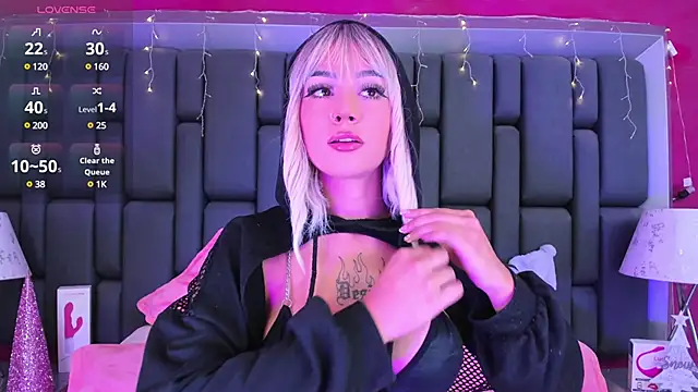 MadissonRey online show from December 28, 2024, 1:06 pm