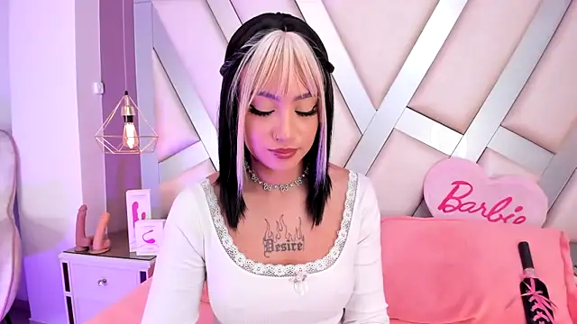 MadissonRey online show from November 26, 2025, 1:01 pm