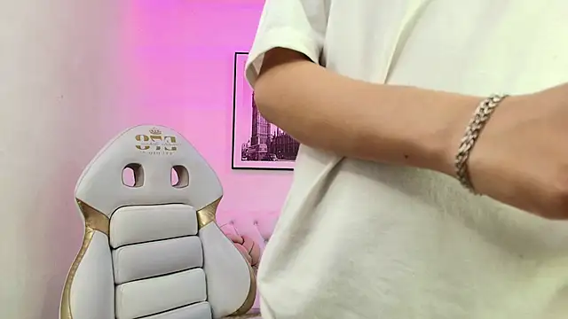 Theia moon online show from December 22, 2024, 12:49 pm