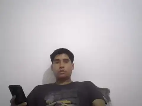 estudiante69 online show from December 5, 2024, 10:34 pm