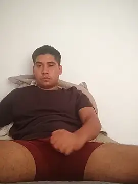 estudiante69 online show from December 29, 2024, 3:13 pm