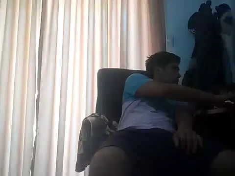 estudiante69 online show from January 29, 2025, 5:45 pm