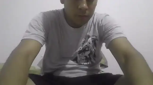 estudiante69 online show from February 6, 2025, 1:27 am