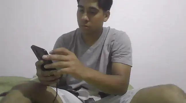 estudiante69 online show from February 24, 2025, 3:23 am