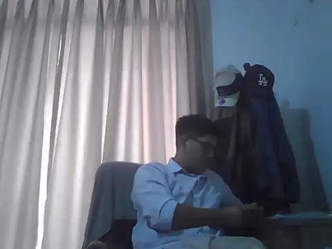 estudiante69 online show from February 16, 2026, 8:05 pm