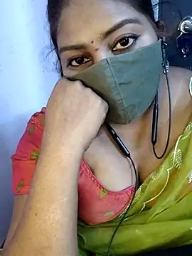 RomeoJuliet345 online show from April 18, 2026, 7:07 pm