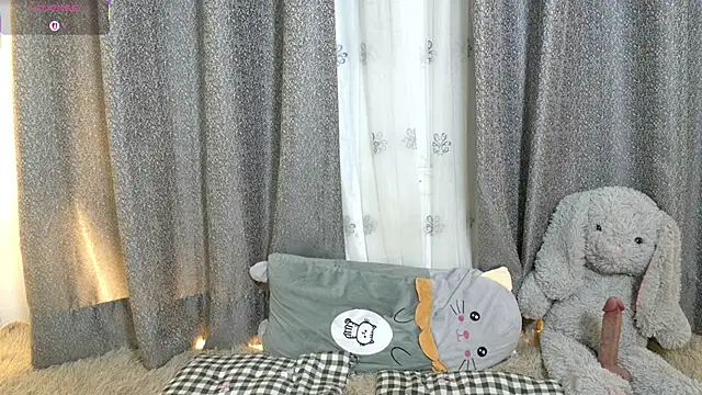 petite paola online show from December 19, 2025, 10:17 pm